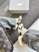 New balance 9060 marrom e creme